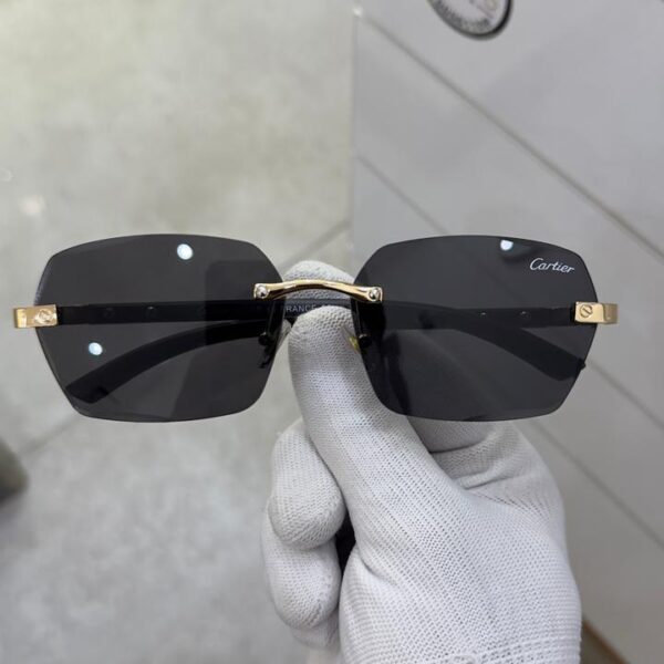 ‏نظارة مستوحي من ماركة كارتير