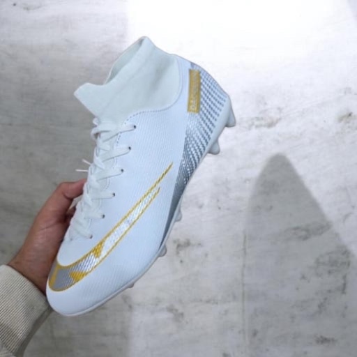 حذاء كرة القدم