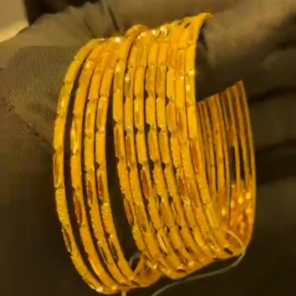 أساور مطلية بالذهب