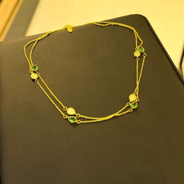 قلادة زركون